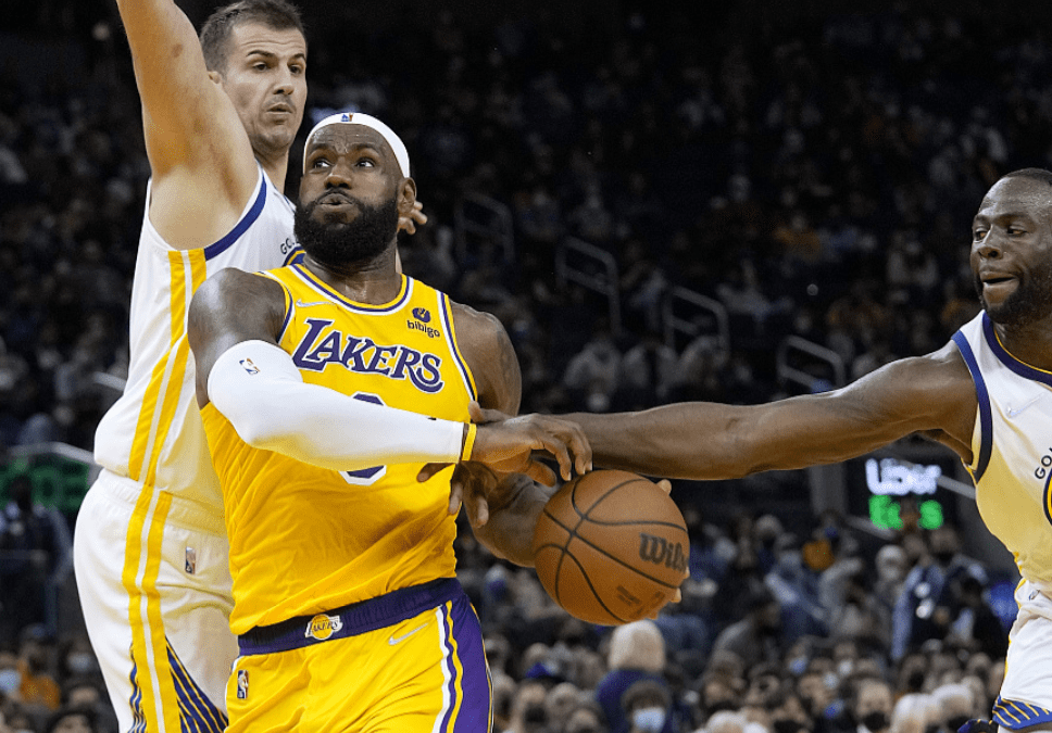 一竞技官网赛前费耶诺德状态回暖——NBA常规赛节点到来，压力陡增，训练强度明显提升的简单介绍