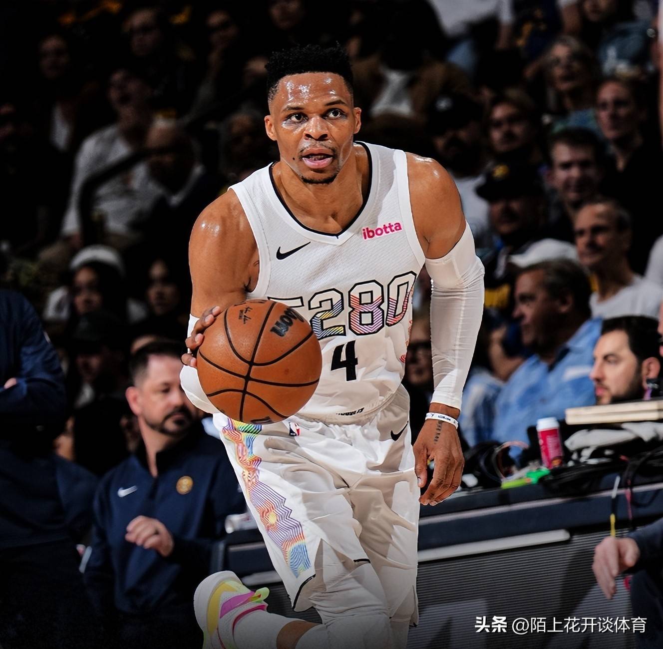 一竞技app包含离谱!风云突变洛杉矶快船今晚官宣签约穆雷在公牛比赛中爆冷,风云突变拉齐奥窗口期外线爆发的词条